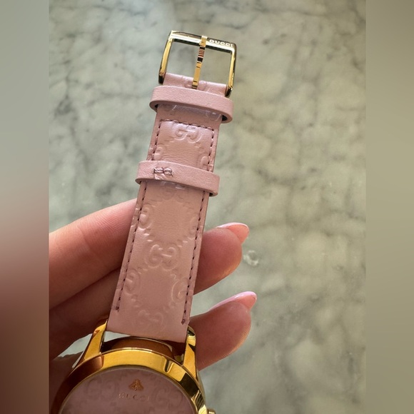 ✨LIKE NEW, RARE✨ Gucci G-Timeless Watch in Gold and Pink with Bee AUTHENTIC - Picture 4 of 9